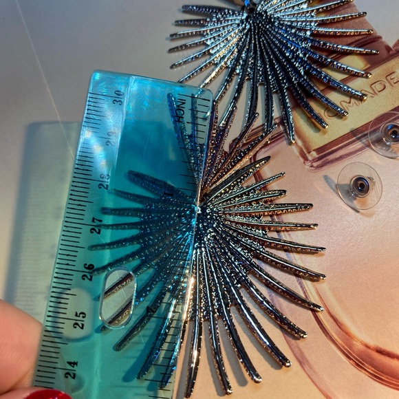 🌟 Big Silver Earrings - Picture 4 of 4